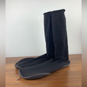 Yeezy Pods Black Size 3 Men’s Size 11-13 NO BAG Pre-Owned Light Wear.